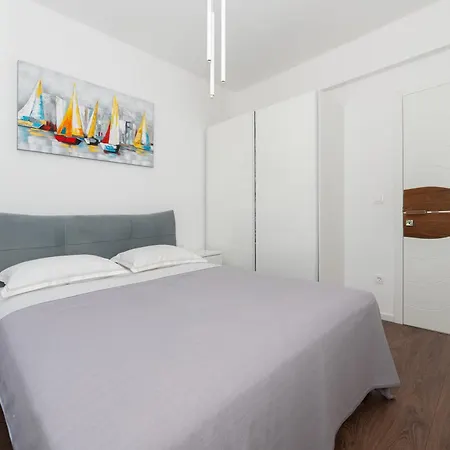 Willa Hillson Makarska