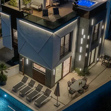 Willa Hillson Makarska