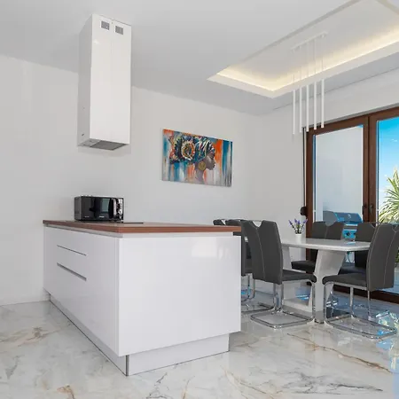 Hillson Villa *