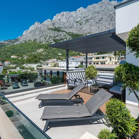 Hillson Makarska