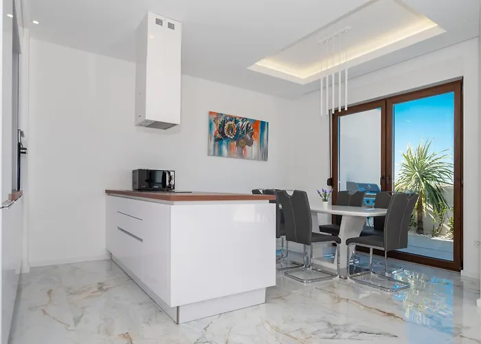Hillson Villa *